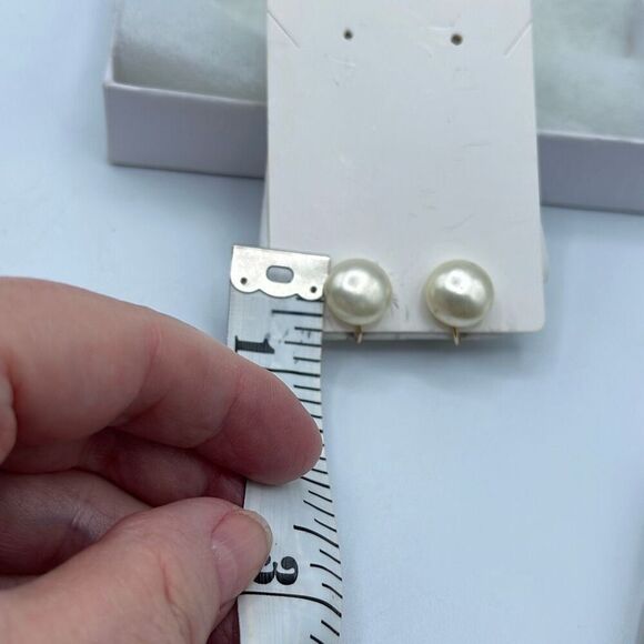 Vintage JMS gold plated classic button earrings. - Picture 3 of 7